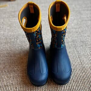 Bogs Boots Navy and Orange Size $